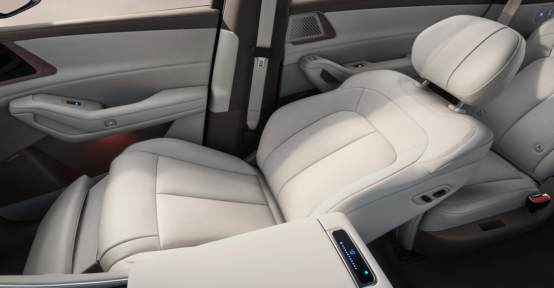 尊享前排 副驾零重力座椅 身心入云端